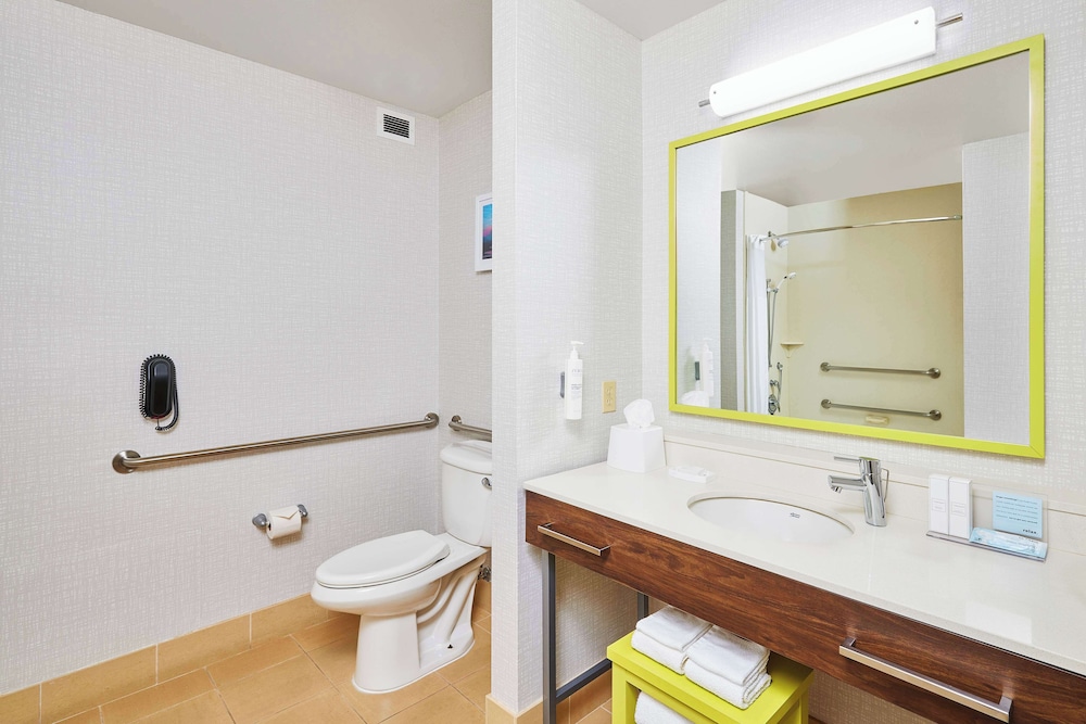Suite, 1 King Bed, Accessible, Non Smoking - Photo 7