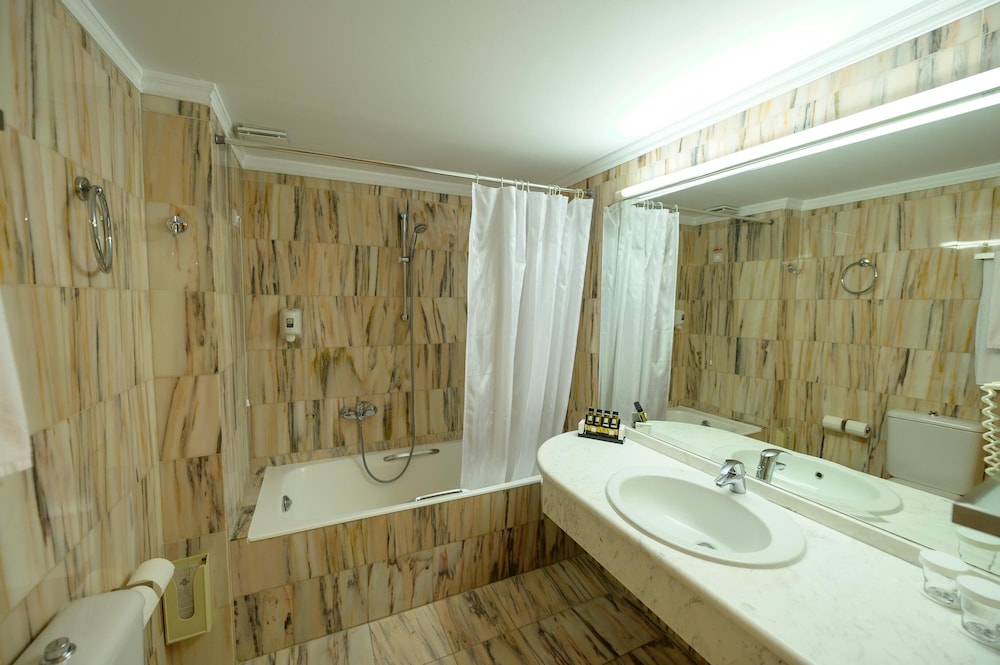 Junior Studio Suite, Non Smoking, Pool View photo 2
