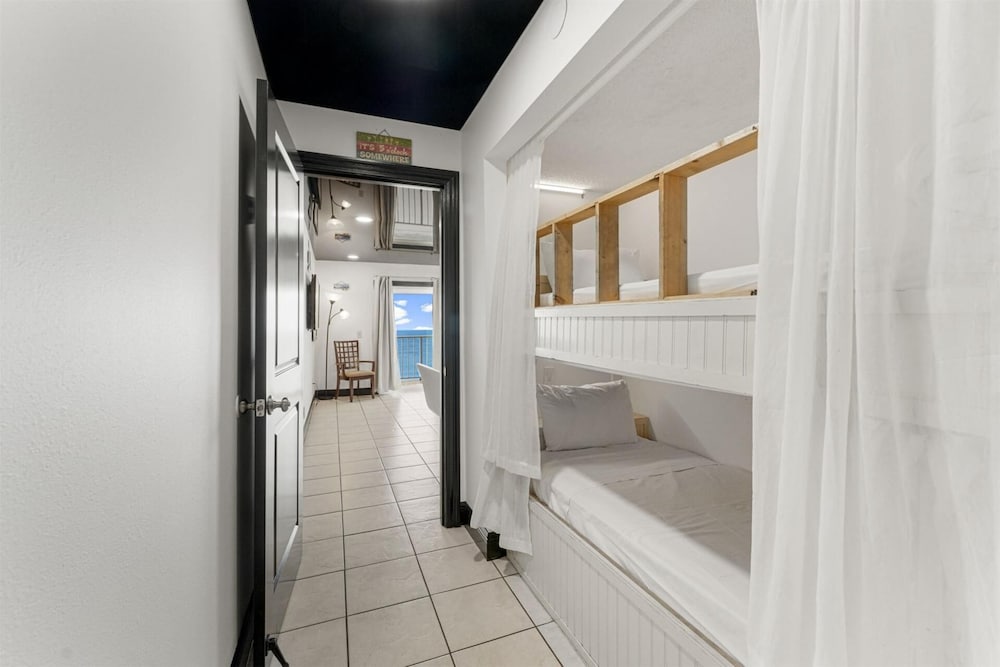 Condo, 1 King Bed (The Summit 1014)
