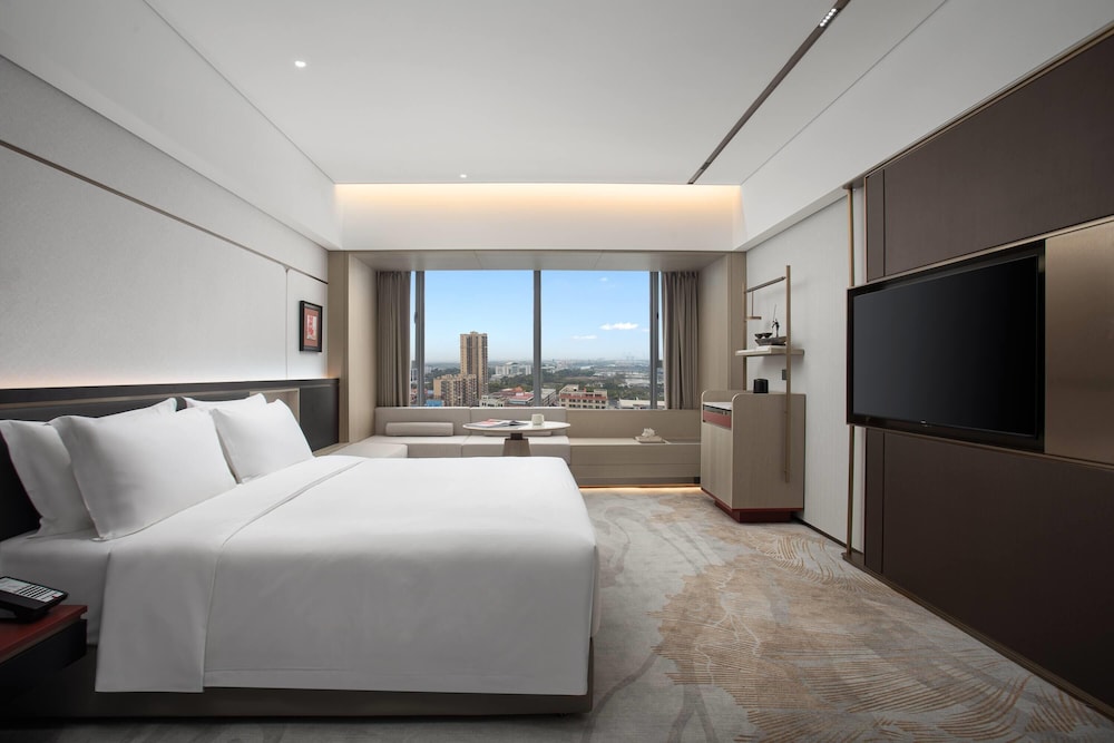 Deluxe Room, 1 King Bed, Smoking