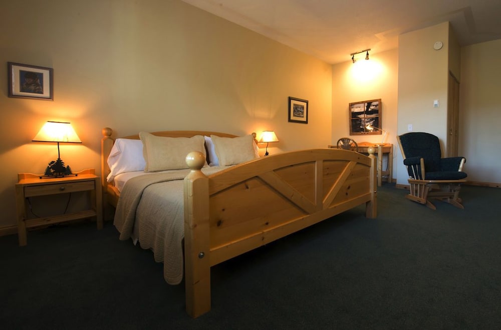 Room, 1 King Bed, Jetted Tub photo 1
