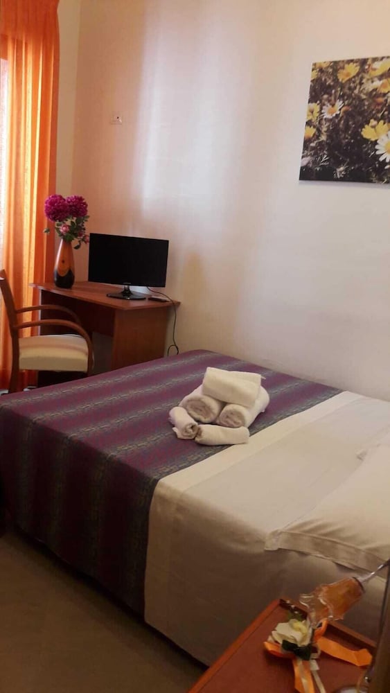 Basic Double Room