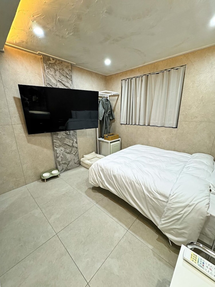 Standard Suite, City View