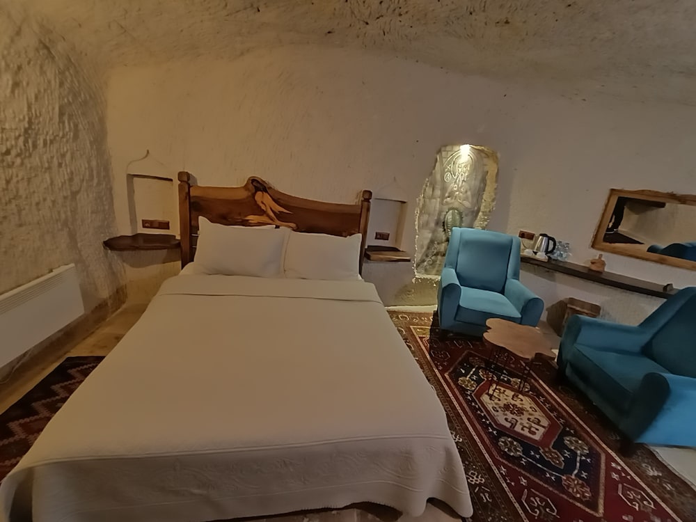 Cave Suite photo 2