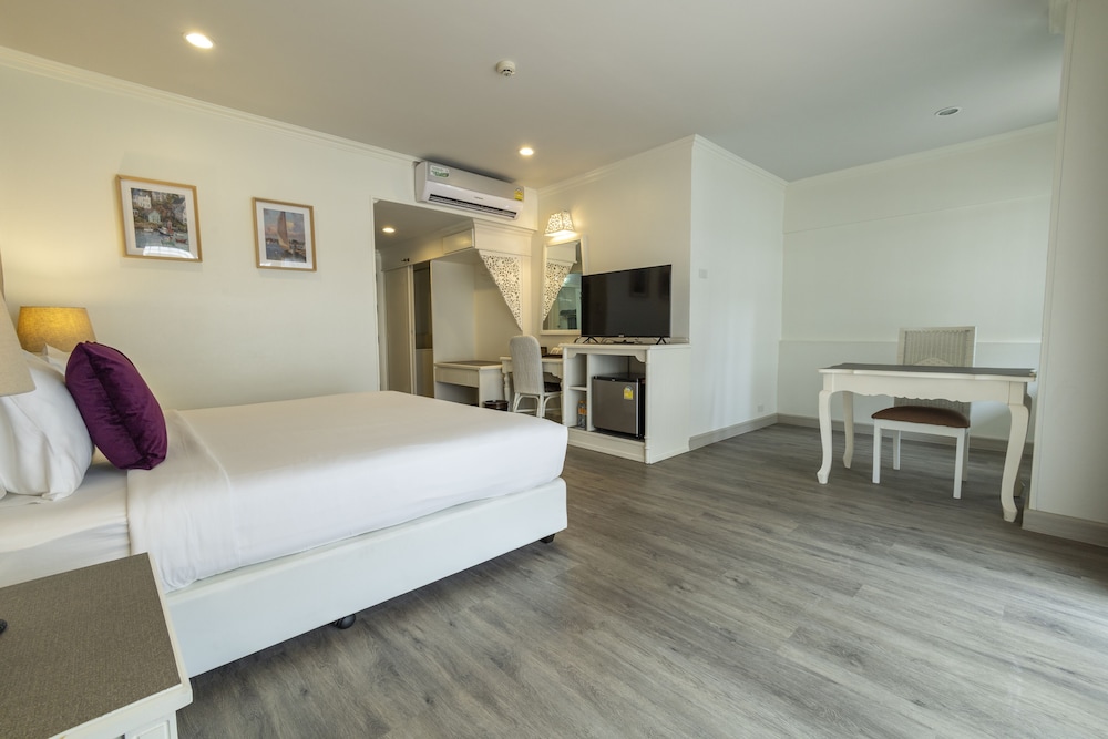 Deluxe Room, Corner