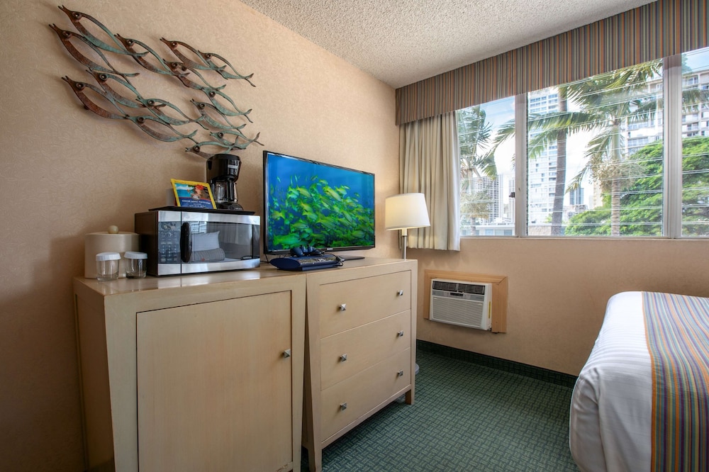 Room (Moderate) - Photo 3