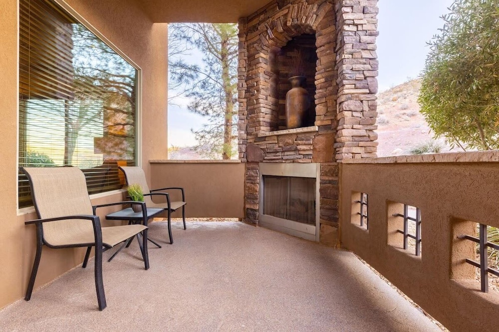 Luxury Condo, 3 Bedrooms, Non Smoking, Pool Access