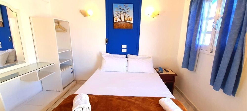 Standard Room, 1 Queen Bed photo 1