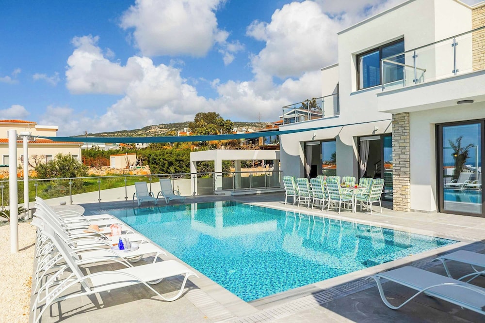 Villa (5 Bedrooms) photo 1