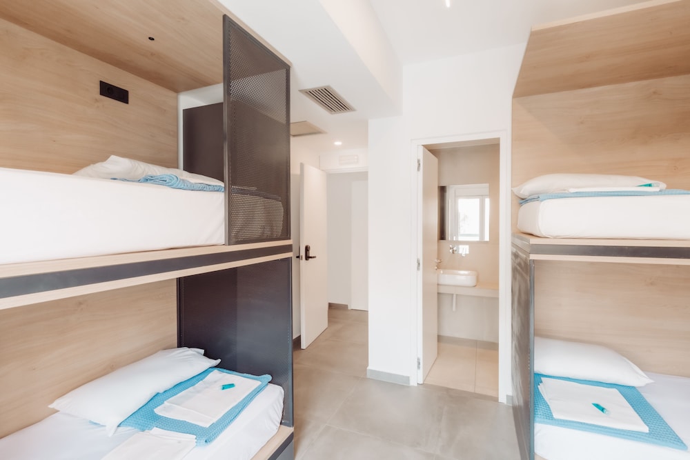Delux 4 Person POD room with Urban View photo 1