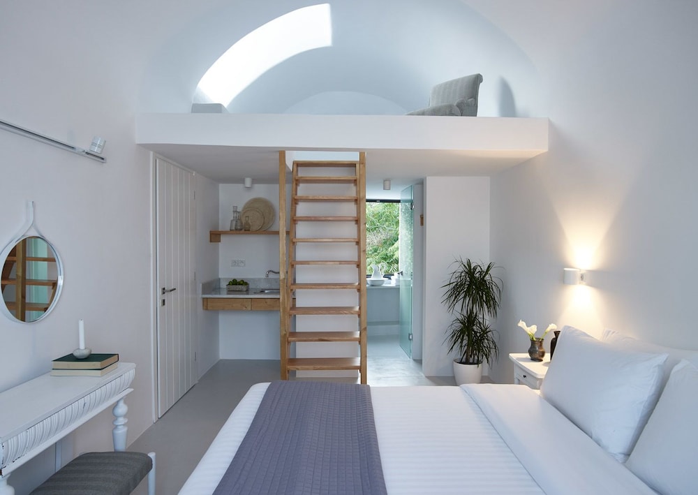 Deluxe Suite, Jetted Tub (Marco Sanudo)