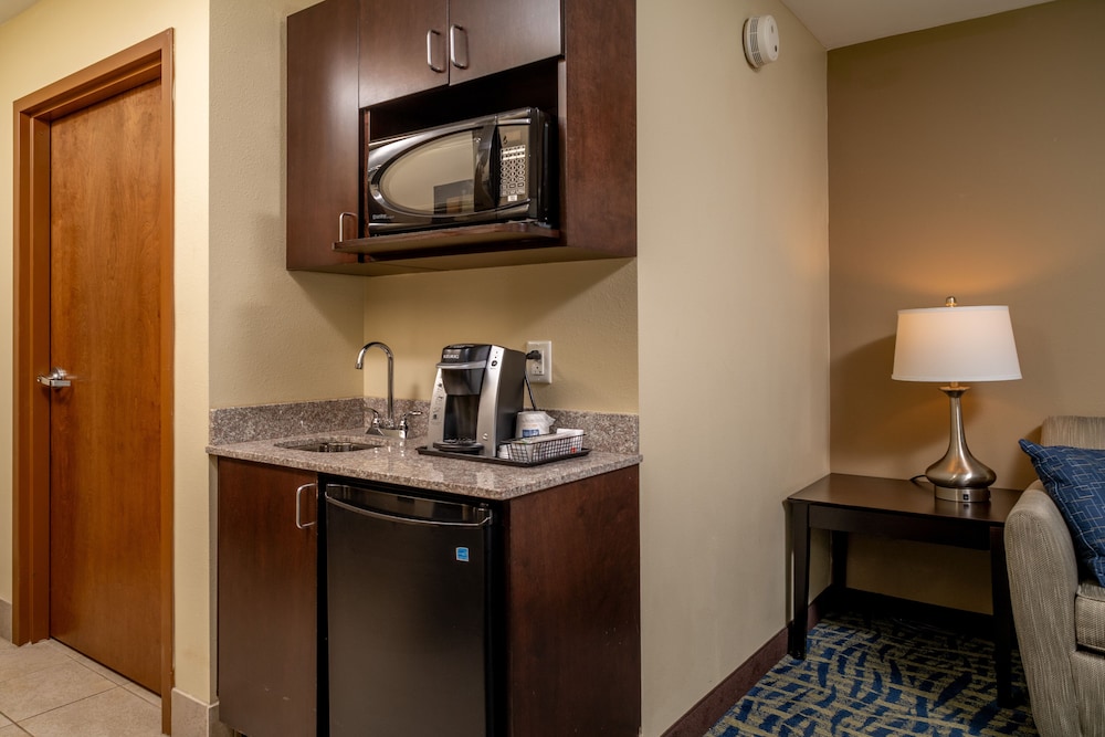 Suite, 2 Queen Beds, Accessible (Mobility, Accessible Tub) photo 3