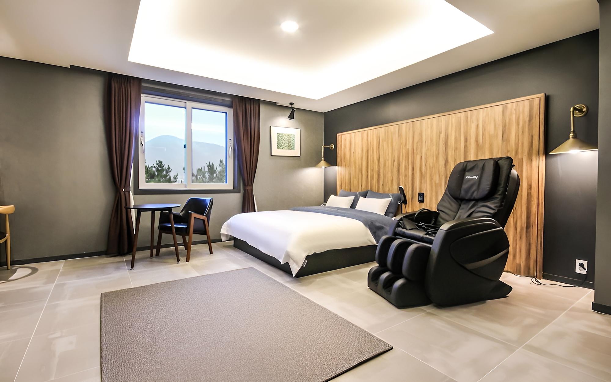 Room (Premium (Netflix available styler pro) - Photo 6