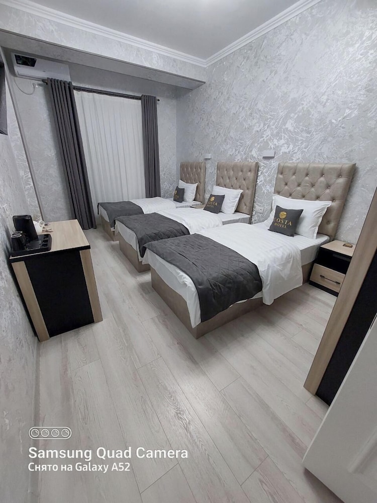 Classic Triple Room, Non Smoking, Courtyard View
