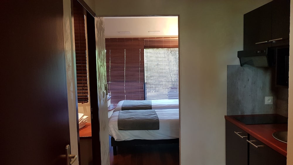 Comfort Suite, Jetted Tub - Photo 5
