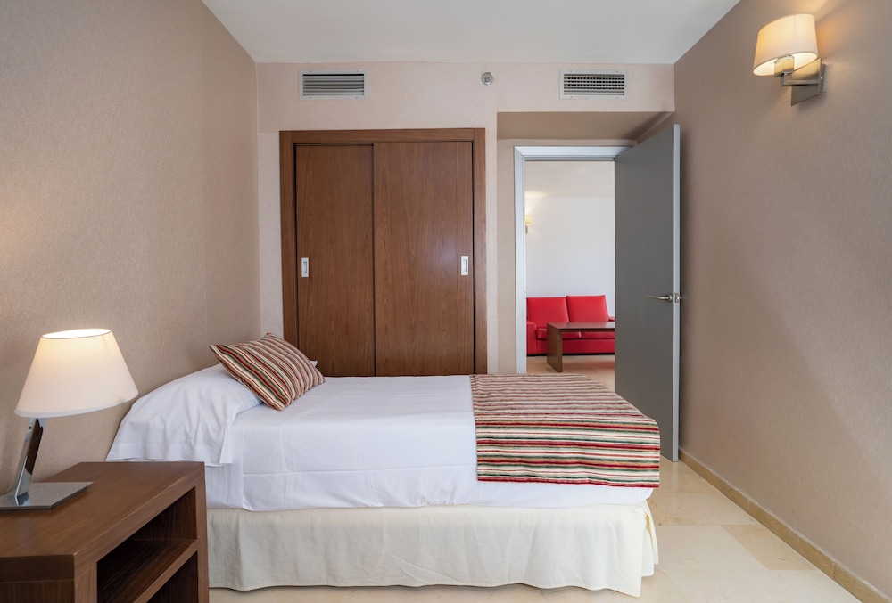 Two Bedroom Suite - Photo 4