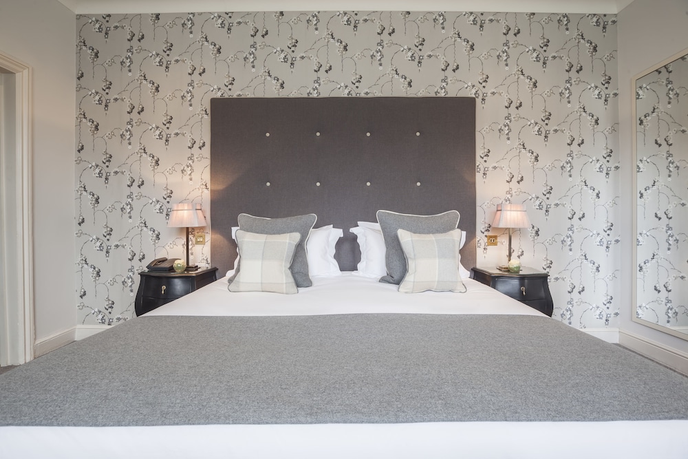 Luxury Room, 1 King Bed, Garden View photo 3