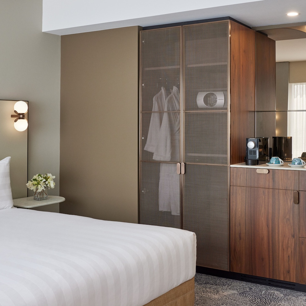 Deluxe King Room - Photo 2