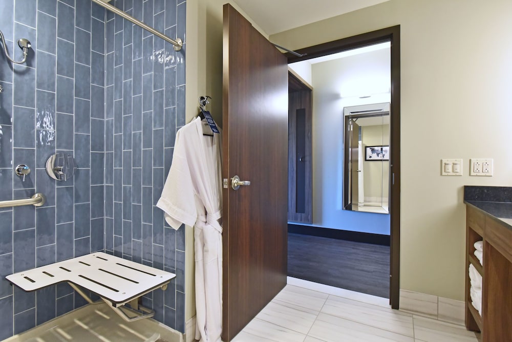 Deluxe Room, 2 Queen Beds, Accessible, Non Smoking photo 3