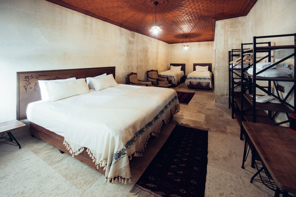 Family Quadruple Room - Photo 11