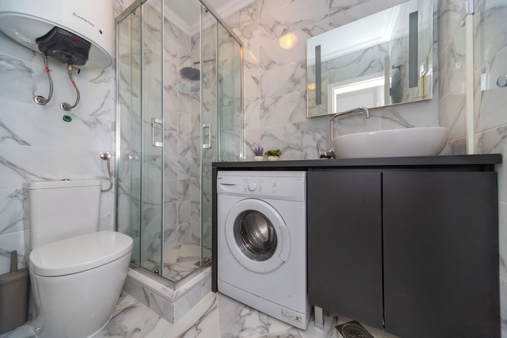 Classic Apartment, 1 Bedroom, Non Smoking, Partial Sea View photo 3