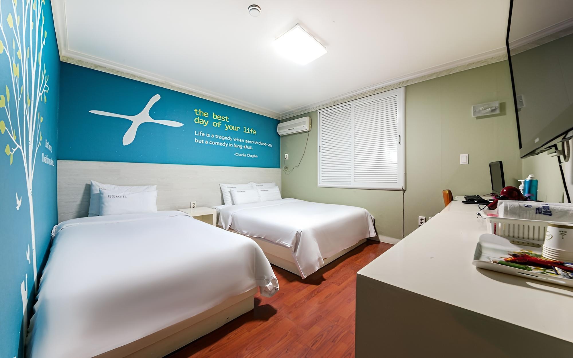 Room (Twin) - Photo 1