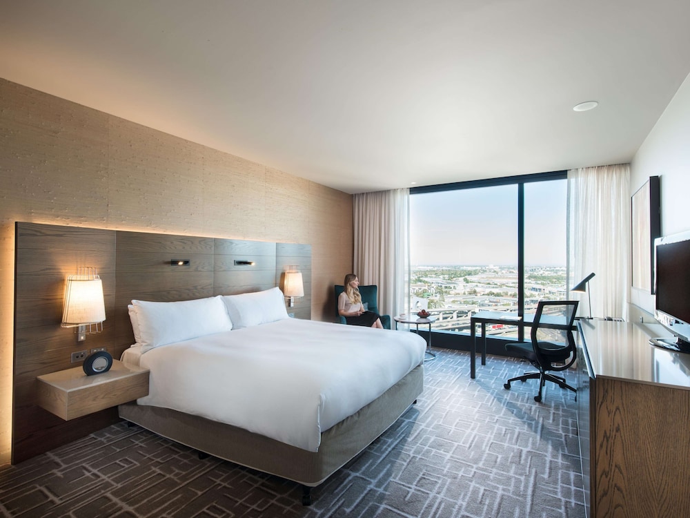 Premier King Room with City View