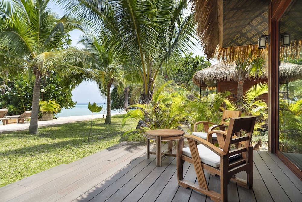 Luxury Beachfront Villa - Photo 10