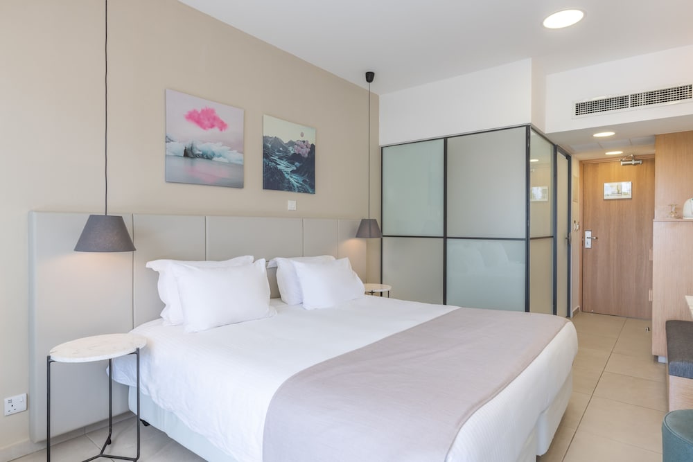 Superior Double Room, Partial Sea View - Photo 6