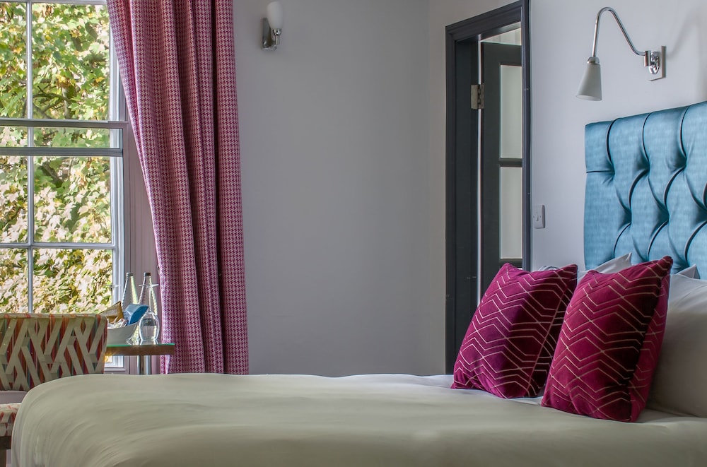 Deluxe King Room - Photo 6