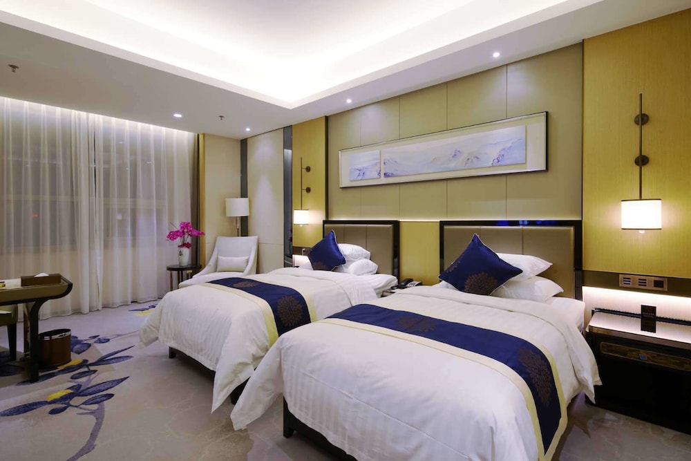 Room, 1 King Bed, Fireplace, Oceanfront photo 1