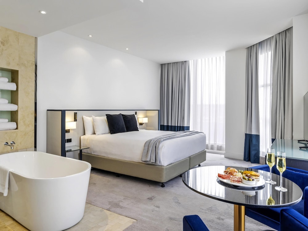 Peppers Premium King Deluxe Corner Room - Photo 2