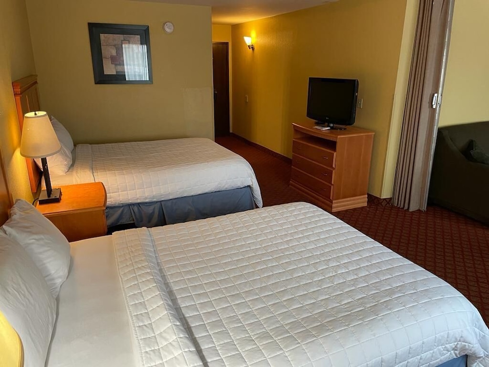 Standard Room, 2 Double Beds, Non Smoking photo 3