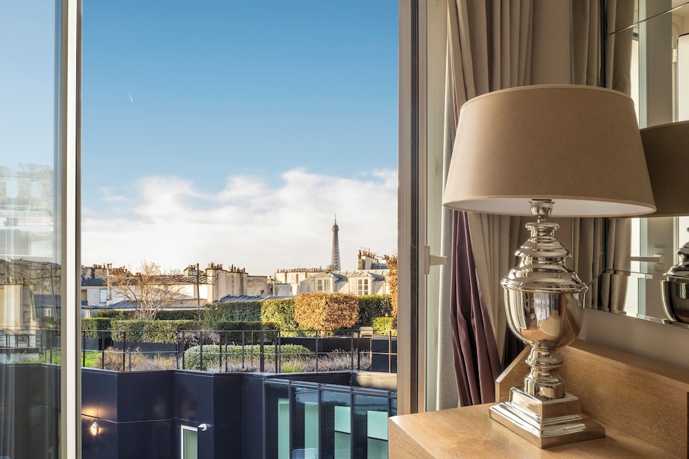 Double Deluxe Eiffel Tower View