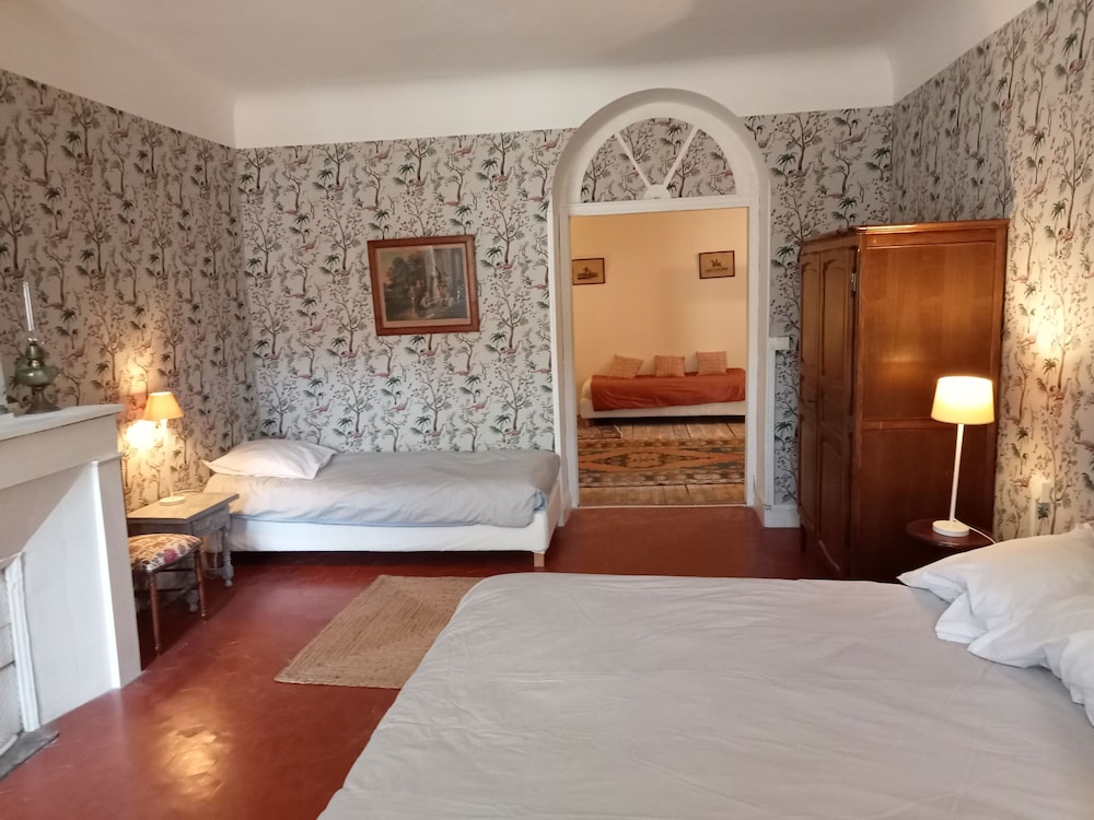Traditional Suite photo 3