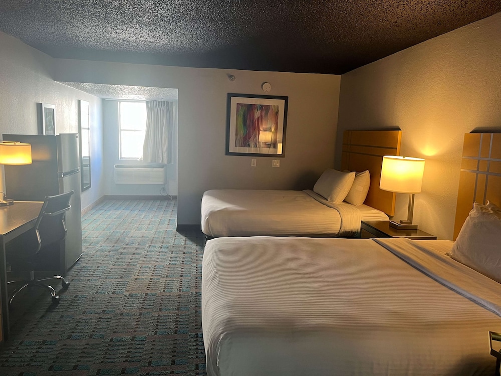 Deluxe Room, 2 Queen Beds, Non Smoking, Refrigerator & Microwave