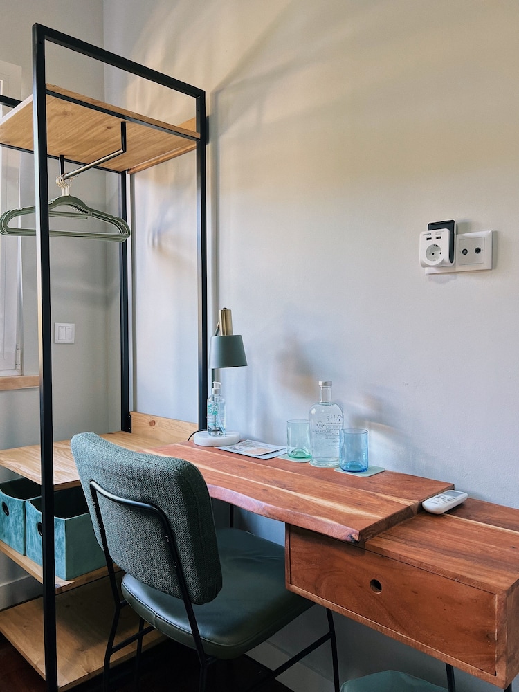 Double Queen Room with Shared Bathroom photo 2