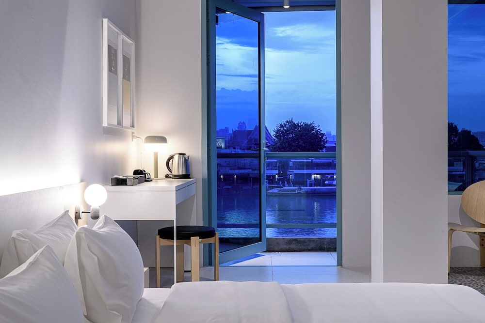 Riverfront Deluxe Room photo 2