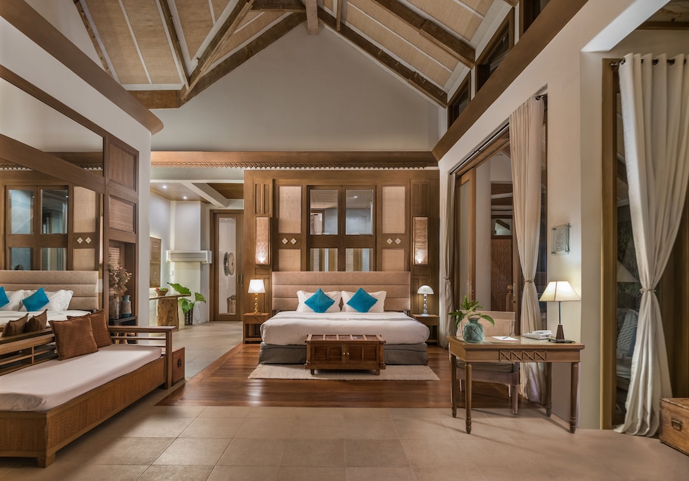 Azure (Presidential Ocean View Suite) photo 2