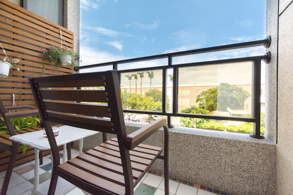 Family Quadruple Room, 2 Double Beds, City View photo 3
