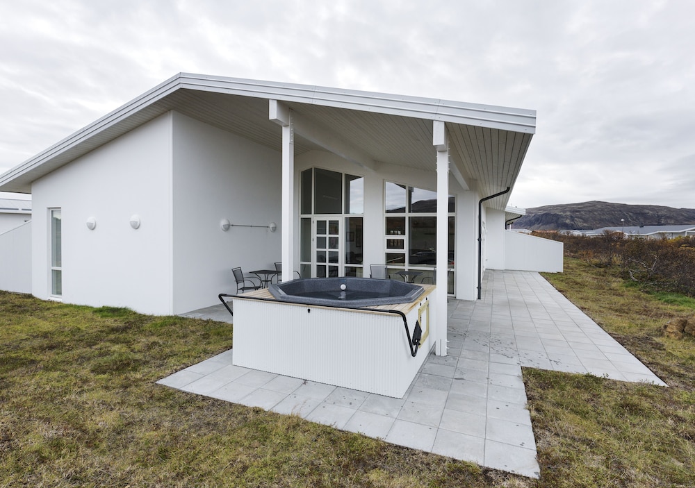 Deluxe Double Room with Hot Tub Access - Photo 6