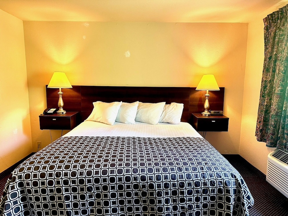 Standard Room, 1 King Bed photo 1