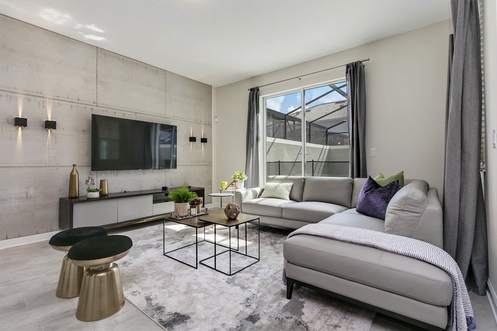 House (4818MLANE)