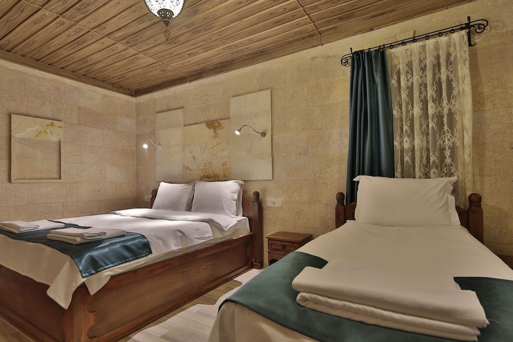 Superior Triple Room photo 2