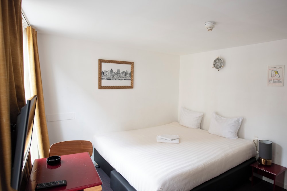 Basic Double Room, Smoking photo 3