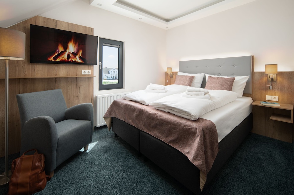 Classic Double Room, Ensuite photo 2