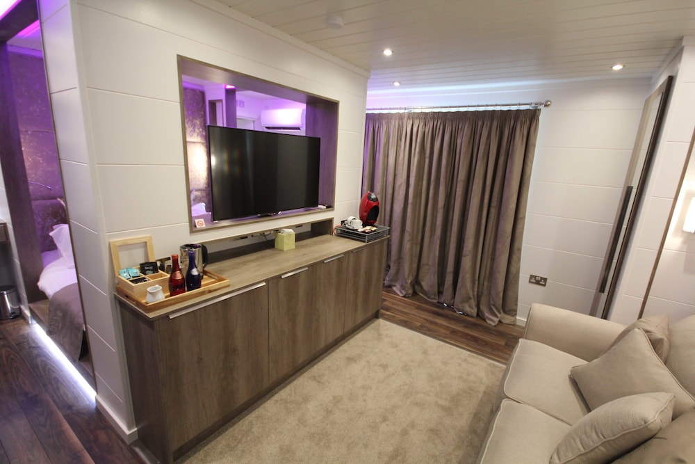 Woodland Escape Suite, 1 King Bed photo 2