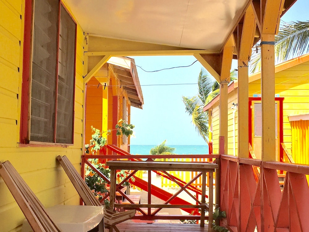 Comfort Cabin, 1 Queen Bed, Kitchen, Partial Sea View photo 3