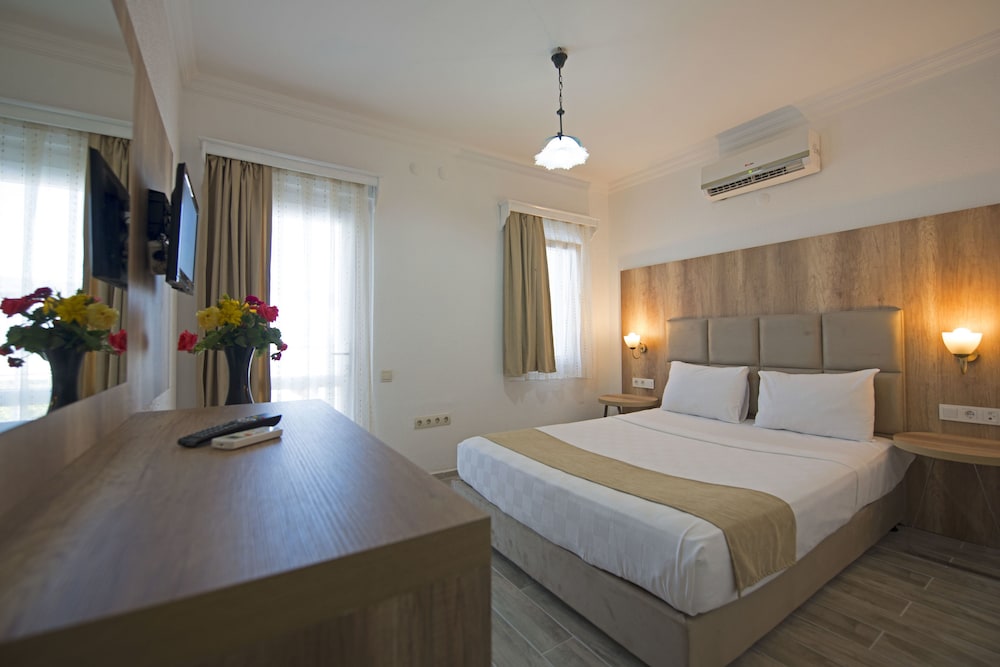 Superior Double or Twin Room, Balcony - Photo 2