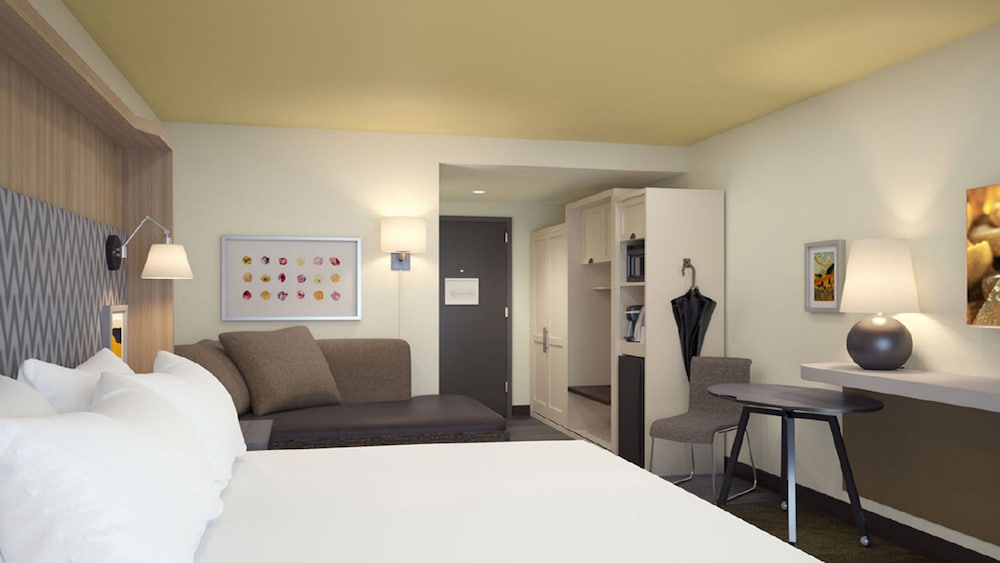 Suite, 1 King Bed (Walk-In Shower) - Photo 1